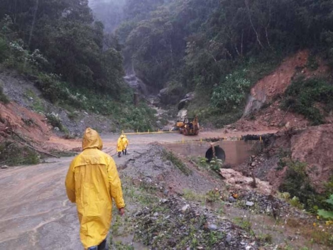 Derrumbe de cerro sepulta a seis personas en Oaxaca