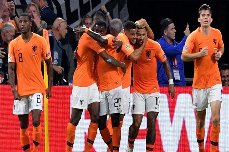 Holanda golea 3-0 a Alemania