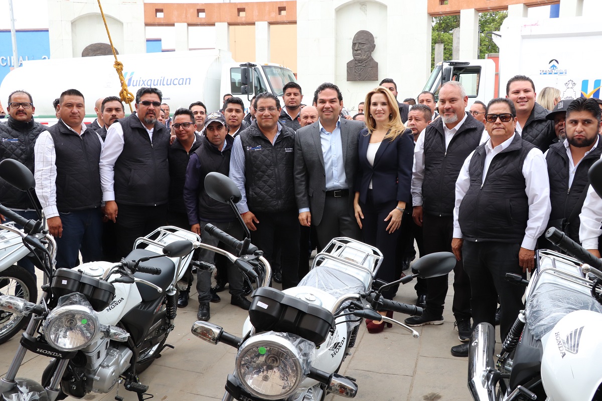 Entrega Vargas del Villar más parque vehicular para atender a la población en Huixquilucan