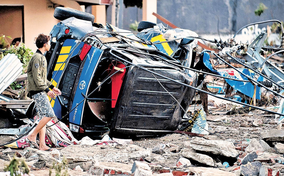Van 844 muertos por sismo y tsunami en Indonesia