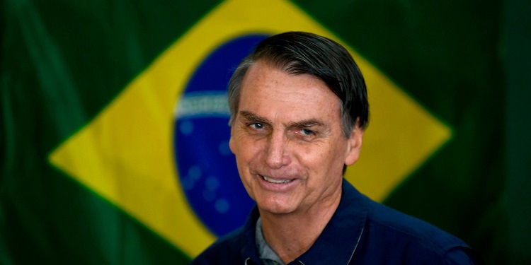 Cae apoyo a Bolsonaro, pero sigue como favorito