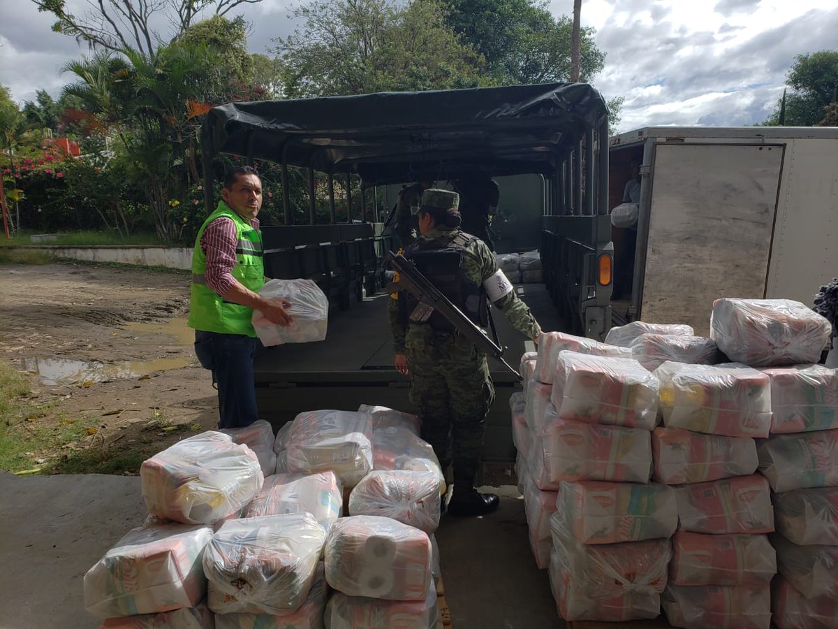 Realizan operativos de apoyo a afectados por lluvias en Oaxaca