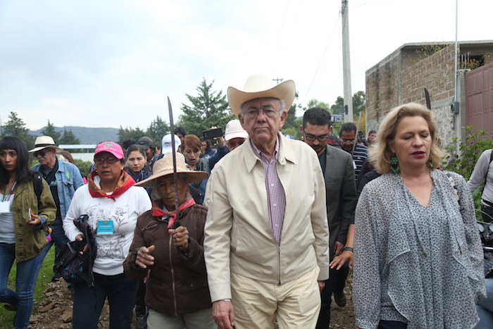 “¡Lago sí, aviones no!”, equipo de AMLO y pobladores recorren zona aledaña al NAIM