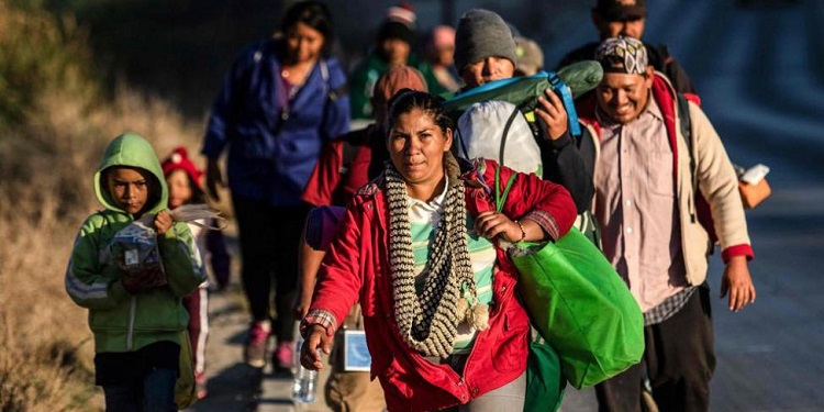 Nuevo grupo de al menos 150 salvadoreños parte hacia EU en caravana