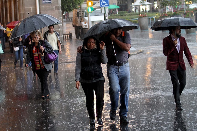 Frente frío 11 provocará tormentas al ingresar por norte y noreste del país