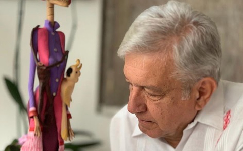 López Obrador se estrena en Instagram con foto de Catrina
