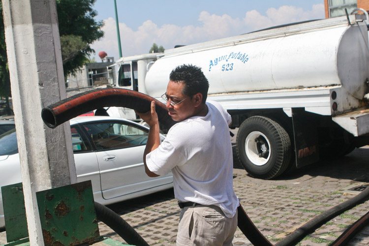 Autoridades monitorean suministro de agua durante el megacorte en Ciudad de México