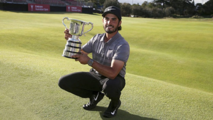 El golfista mexicano Abraham Ancer es felicitado por Peña Nieto