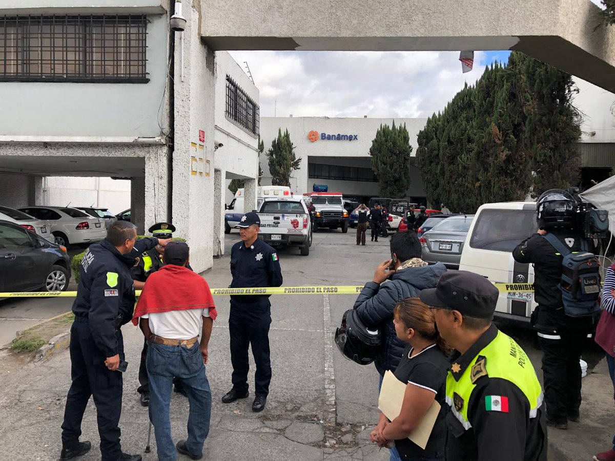 Asalto a camioneta de valores en Naucalpan deja un muerto y varios heridos