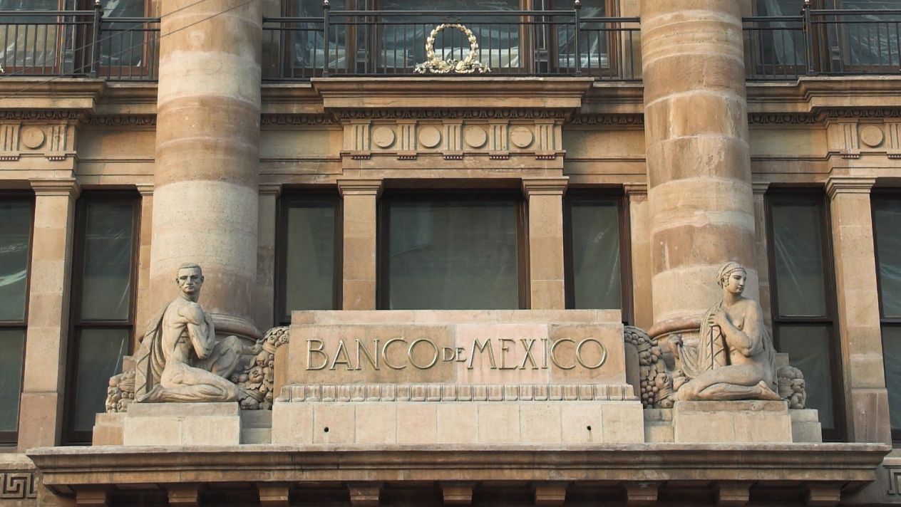 Analistas de Banxico bajan expectativas de crecimiento y mayor inflación en 2018 y 2019