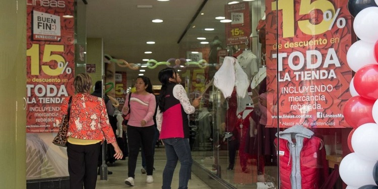 Guatemaltecos viajan a Tapachula para comprar en el Buen Fin