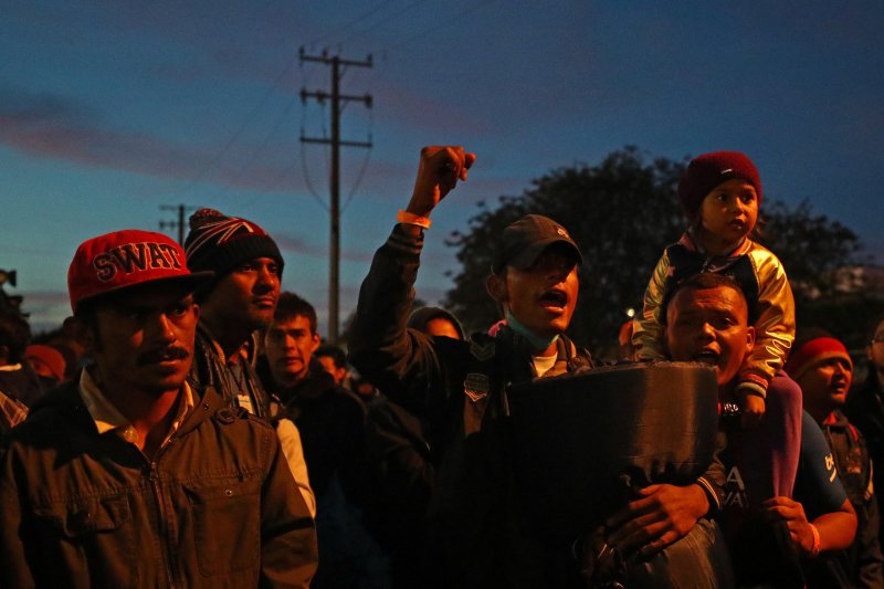 Alcalde de Tijuana declara crisis humanitaria por caravana migrante