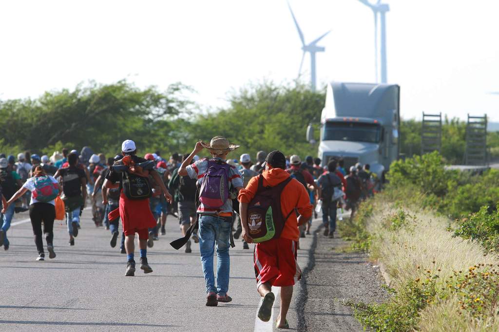 Caravana migrante arriba a Veracruz; autoridades  apoyarán con alimentos y albergue