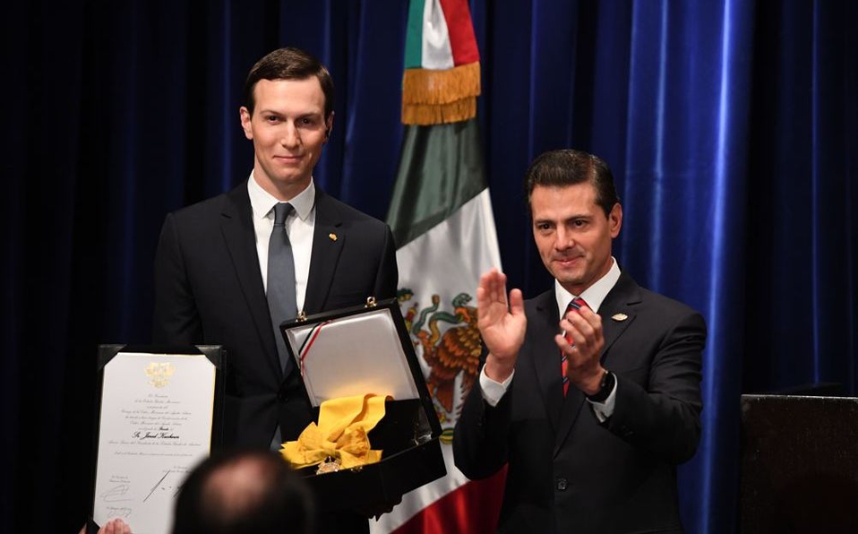 Peña Nieto entrega la Orden del Águila Azteca a Jared Kushner