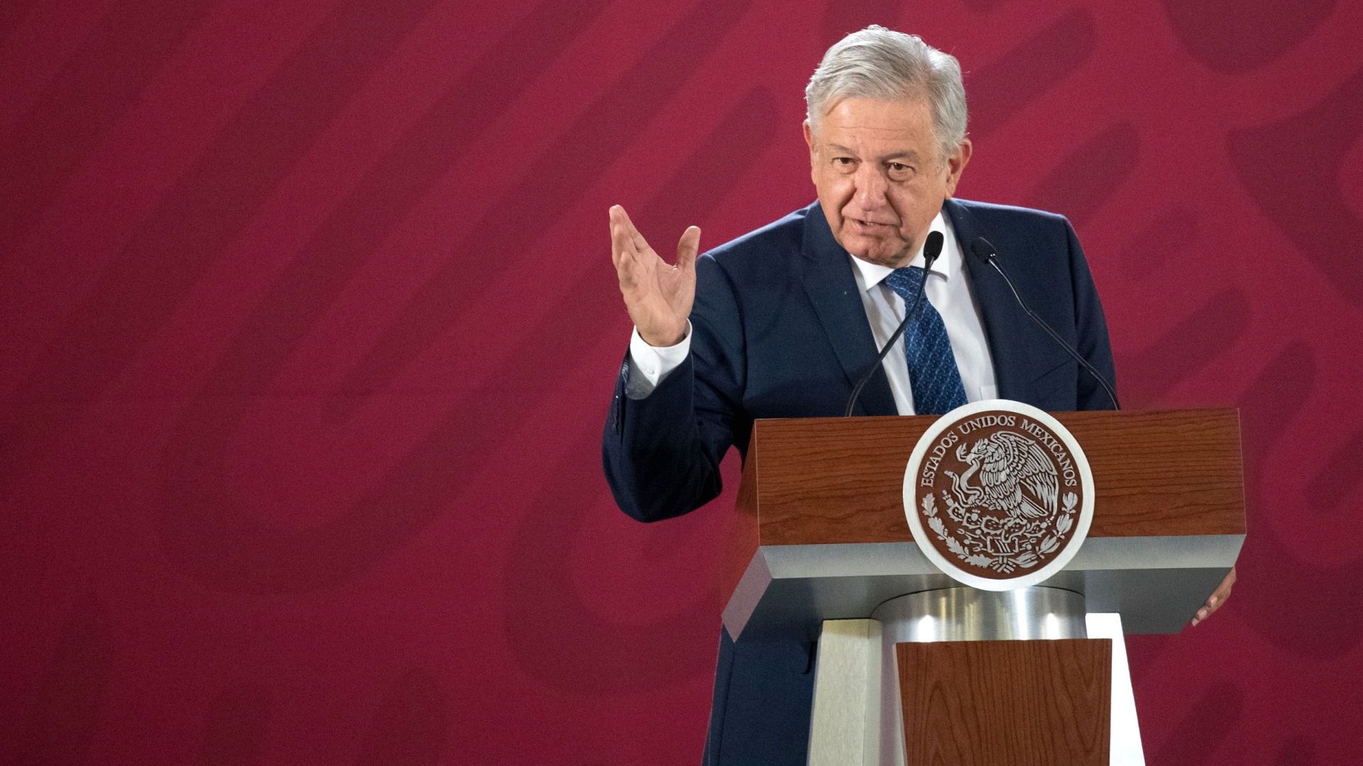 Obrador revisará despidos del SAT