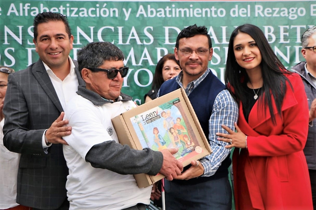 Inaugura César Serrano la primera Plaza Comunitaria de INEA en San Mateo Atenco