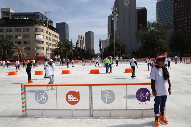 Pista de hielo del Monumento a la Revolución es amigable con el ambiente