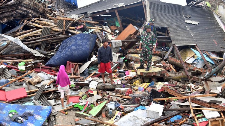 Asciende a 429 los fallecidos tras tsunami en Indonesia