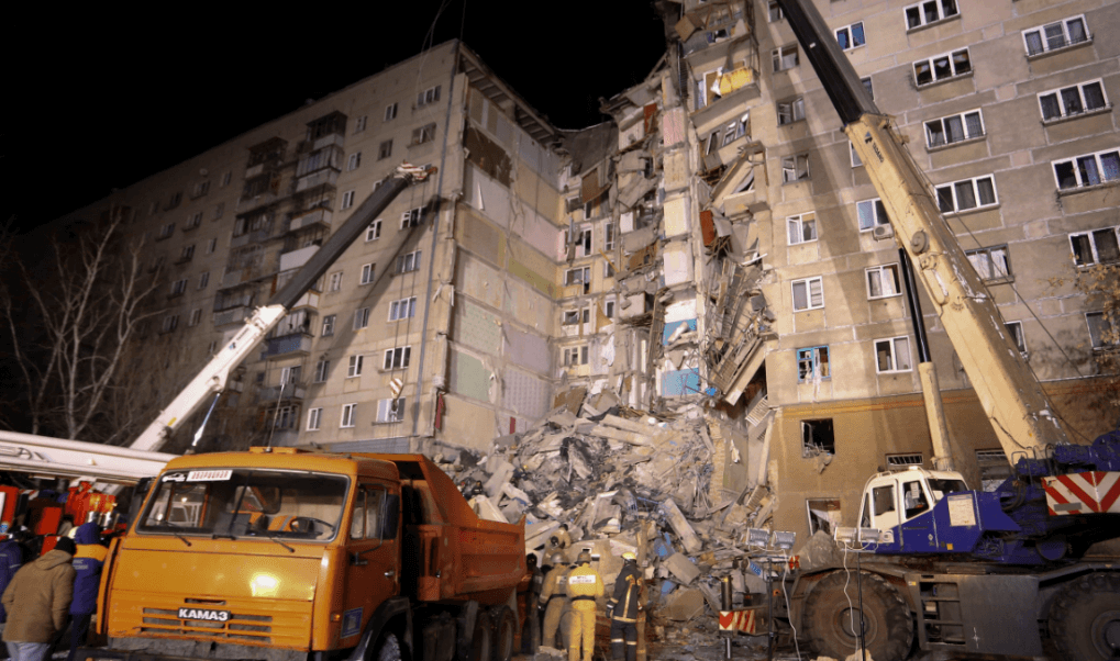 Tragedia en Rusia: Explosión de edificio deja decenas de desaparecidos