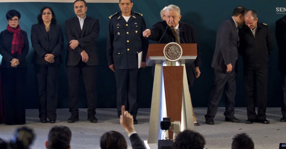 No debí decir mezquinos, sino que son tiempos de canallas: López Obrador