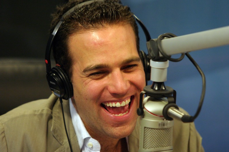 Carlos Loret de Mola anuncia el fin de su programa de radio