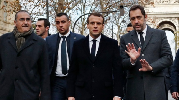 Macron visita Arco del Triunfo para comprobar desperfectos tras disturbio