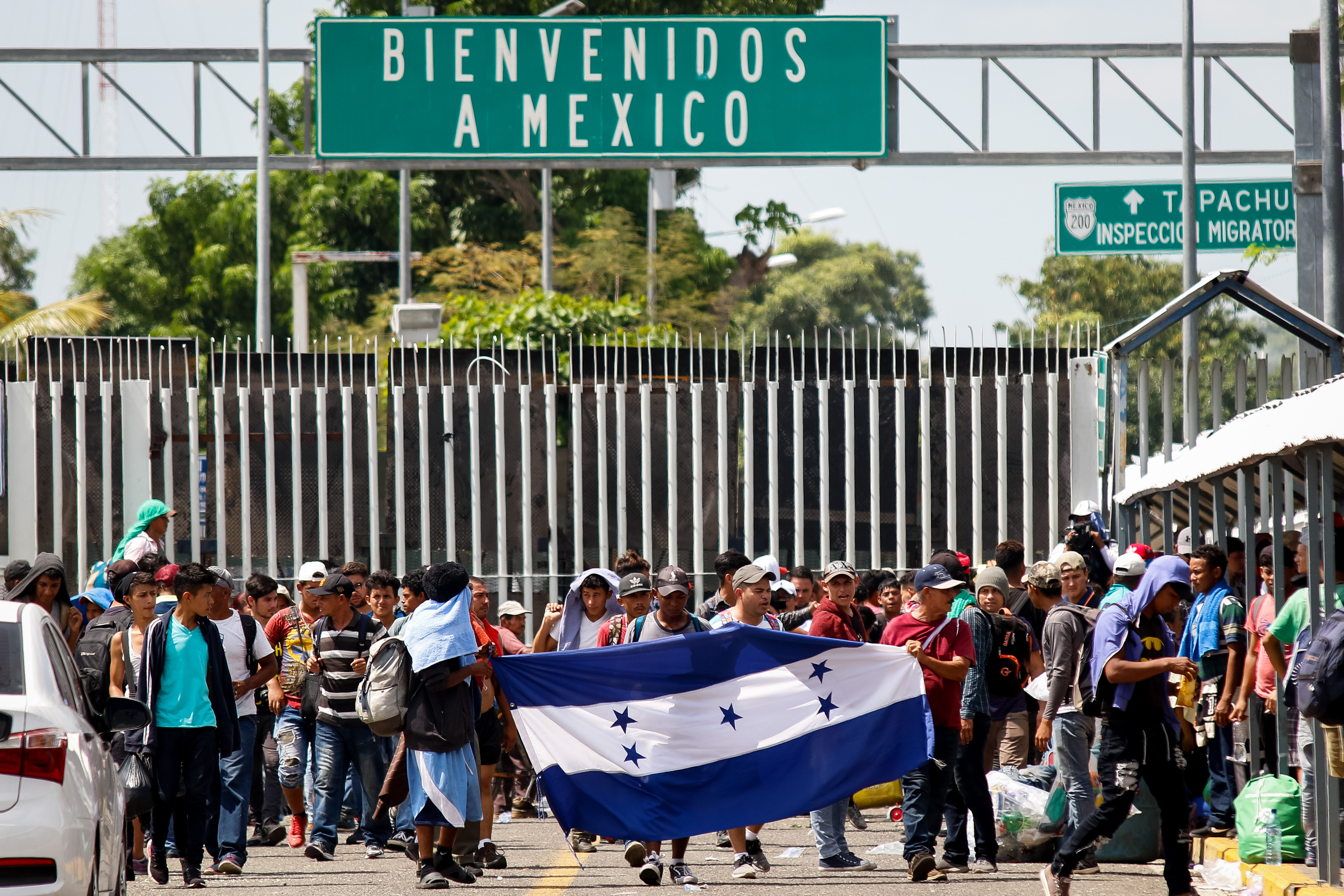 Migrantes podrán permanecer en México mientras solicitan asilo en EU
