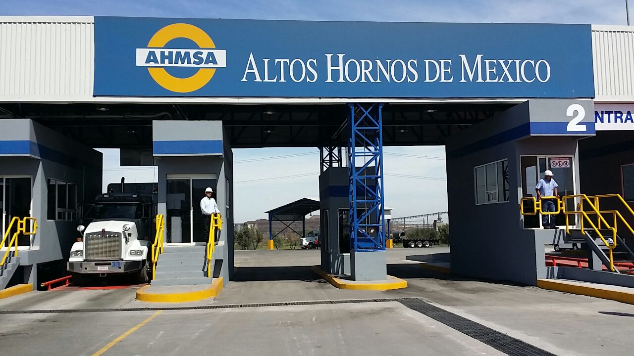 Se suma Altos Hornos de México a programa de becarios de AMLO