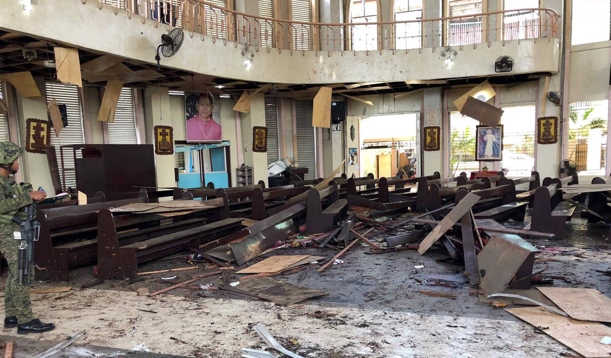 Doble atentado deja decenas de víctimas en Filipinas
