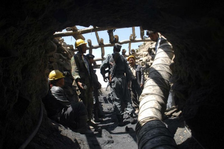Tras colapso de mina de oro en Afganistán, hay 30 muertos