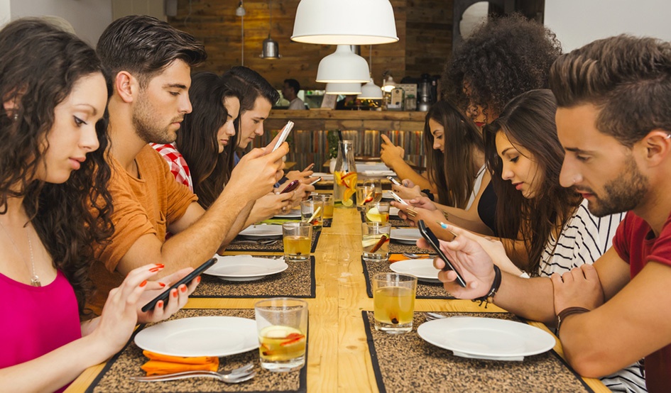 ¿Tú también piensas que los celulares nos volvieron antisociales?