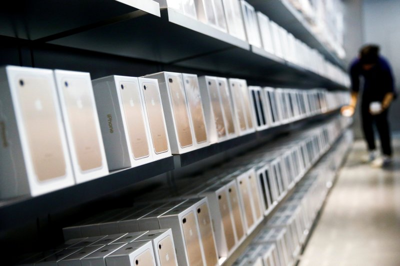 Apple pronostica menos ventas de iPhones en el mundo