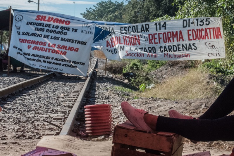 CNTE acuerda liberar vías del tren en Michoacán