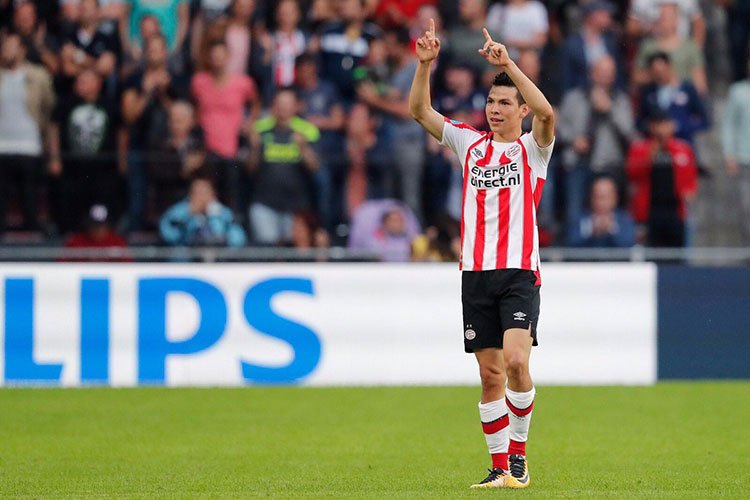 Chucky Lozano entrega dos goles; recibe fuerte golpe en la cabeza que lo deja fuera del partido