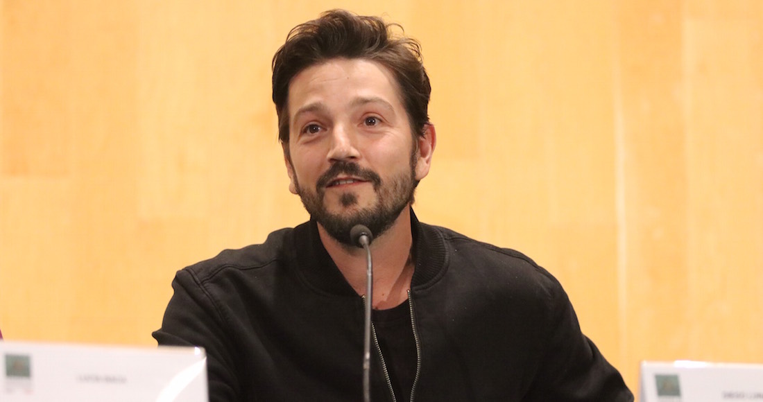 ¿Por qué cambió de parecer sobre la Guardia Nacional?, cuestiona Diego Luna a AMLO