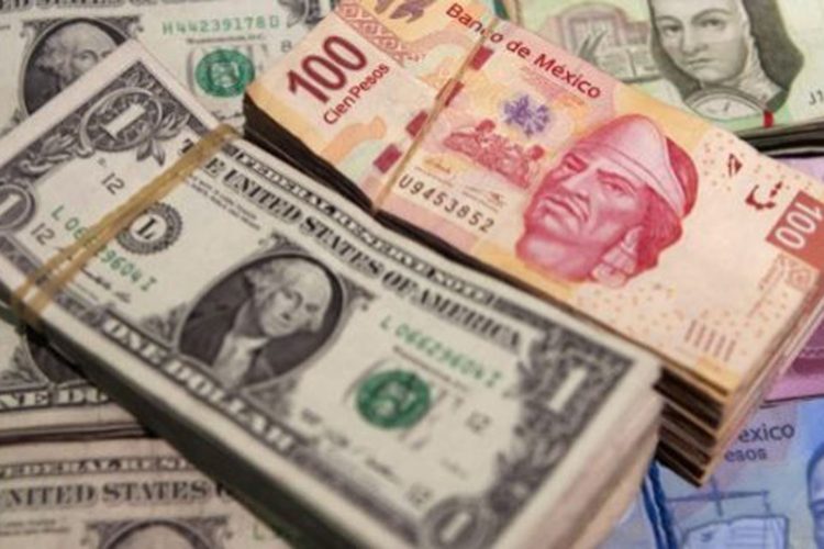Dólar repunta en 18.56 a la venta en casas de cambio del AICM