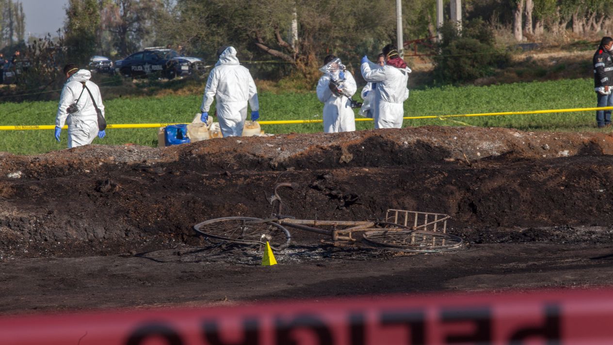 Se eleva a 100 cifra de muertos por explosión de ducto en Tlahuelilpan