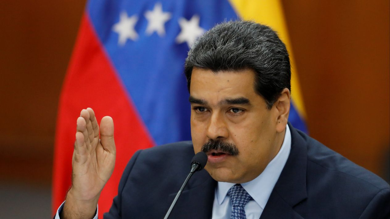 Maduro rompe relaciones con EU; da 72 horas a diplomáticos para salir del país