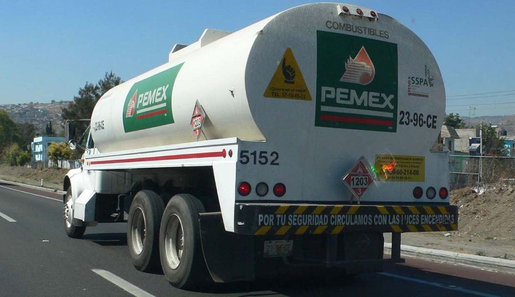 Roban pipa de 64 mil litros de gasolina en Jalisco