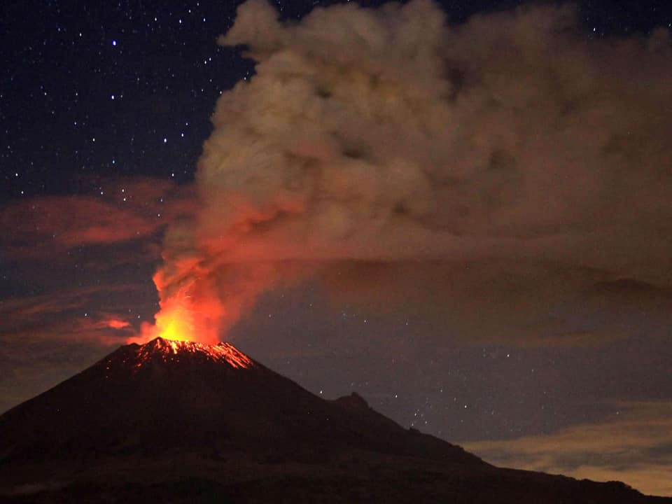 Entra en erupción el volcán Popocatéptl