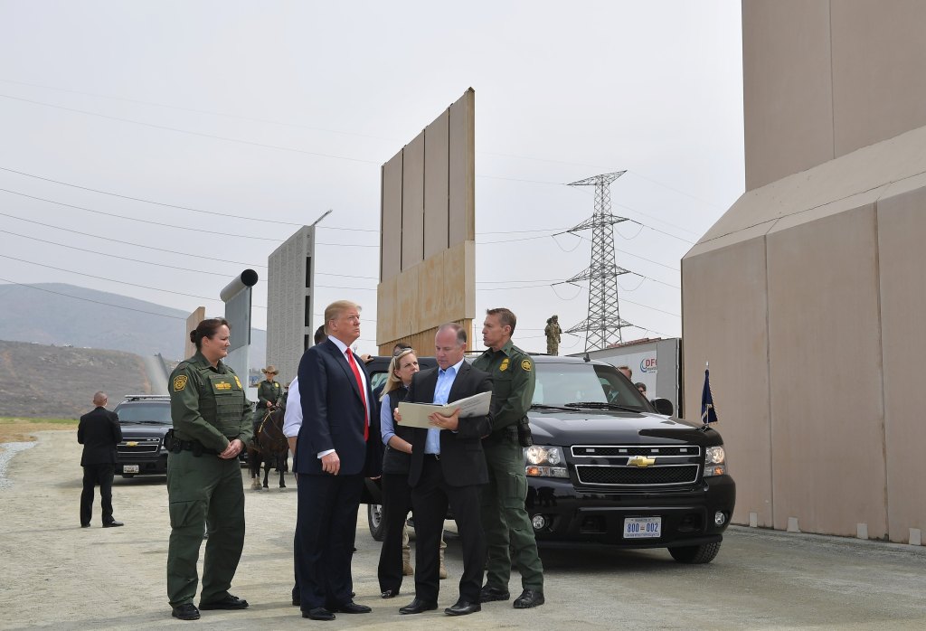 Trump visitará la frontera con México este jueves: Casa Blanca