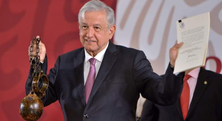 Firma AMLO decreto para desaparición del centro penitenciario de las Islas Marías