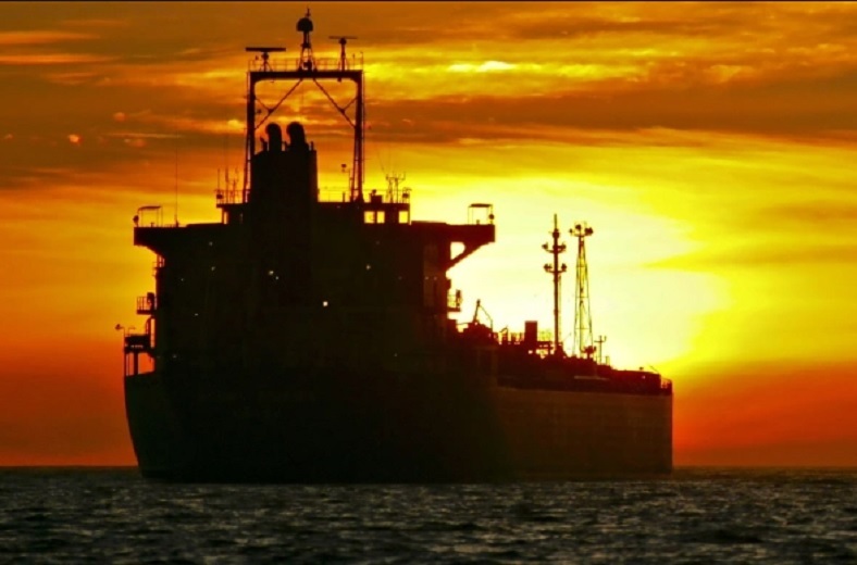 Informa López Obrador que se detuvo un barco con más de 60 mil barriles de petróleo crudo