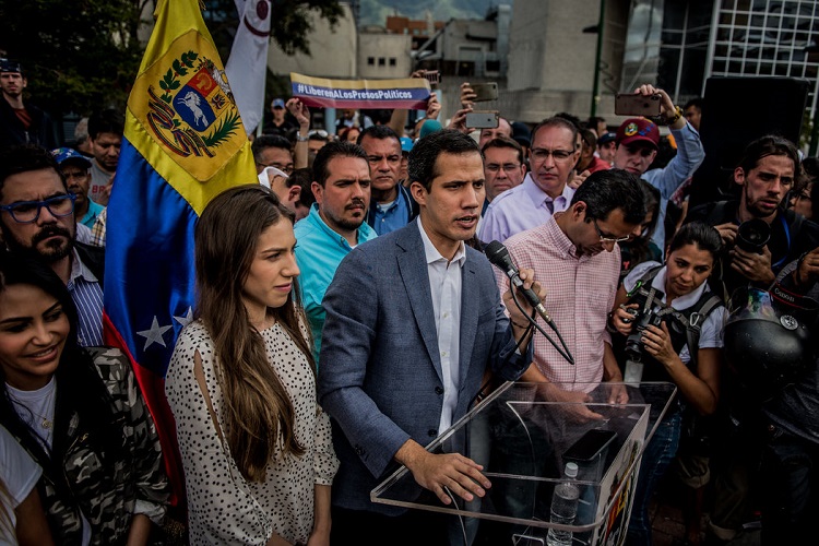 Oposición venezolana se moviliza para mantener presión sobre Maduro