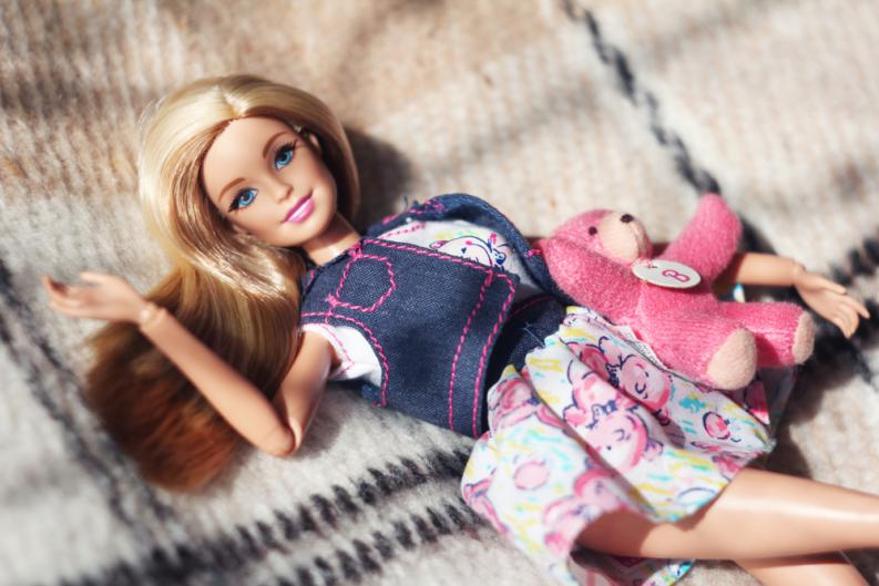 Barbie lanza muñecas en silla de ruedas o con prótesis