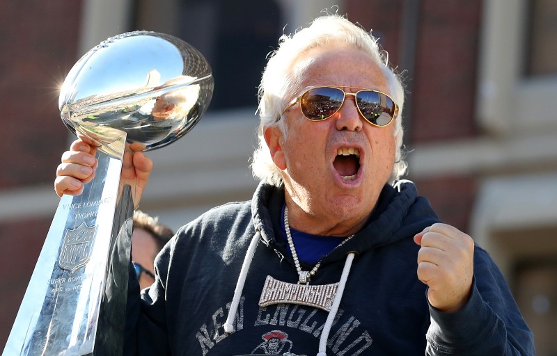 Robert Kraft, dueño de Patriotas, es acusado de solicitar prostitución