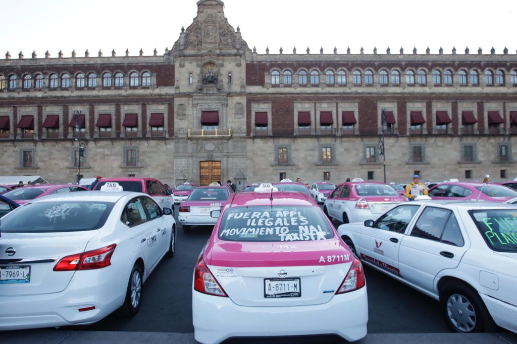 Caos vial en la CDMX: Taxistas protestan contra Uber y Cabify