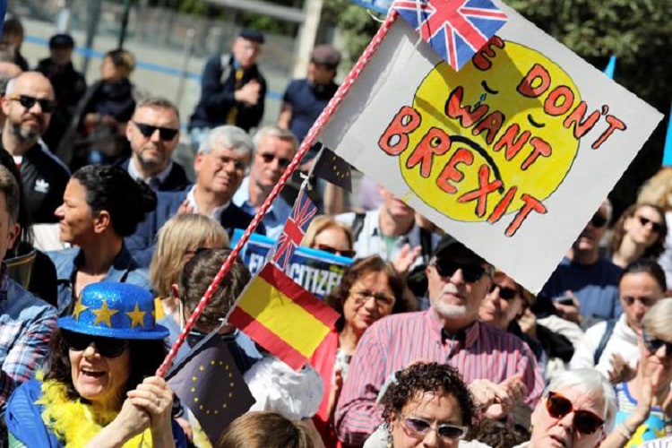 “Un millón” de británicos exigen en Londres un segundo referéndum del Brexit