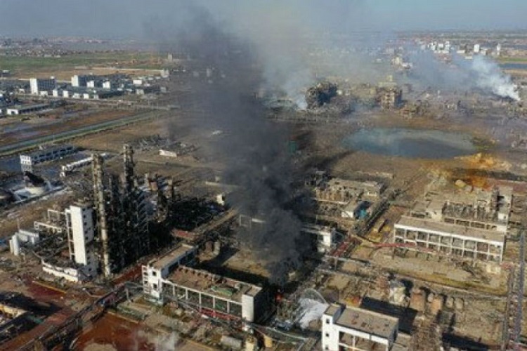 Explosión de planta en China deja 64 muertos y decenas de desaparecidos
