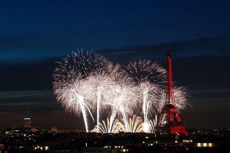 Cumple 130 años de existencia la Torre Eiffel
